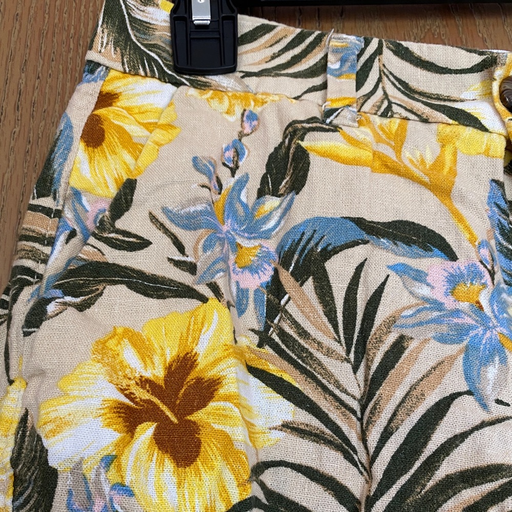 🌻 5/$25 Old Navy Linen Tropical Print Mid-rise Everyday Short - Picture 2 of 5
